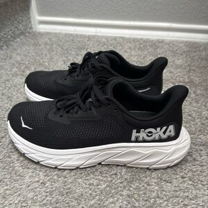 Hoka Arahi 7